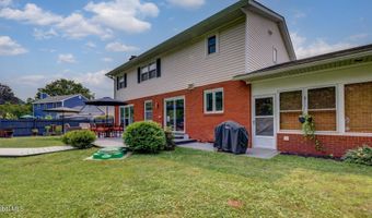 4 Fairway Ct, Albany, NY 12208