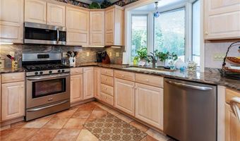 276 Bonnet Point Rd, Narragansett, RI 02882