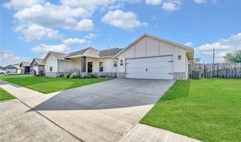 1004 Village Dr, Altus, OK 73521