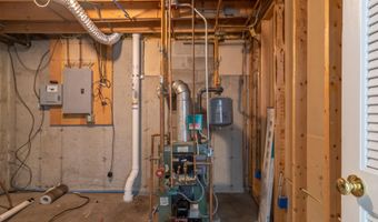 95 Yankee Ave, Bangor, ME 04401