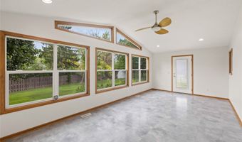 725 11th St SE, Altoona, IA 50009