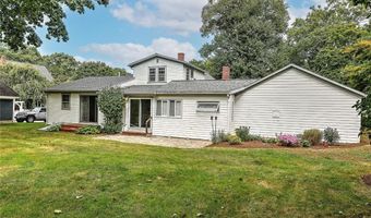 85 Governor Bradford Dr, Barrington, RI 02806