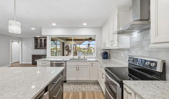 831 CHIPAWAY Dr, Apollo Beach, FL 33572