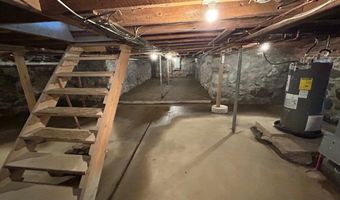 75 Northport Ave, Belfast, ME 04915