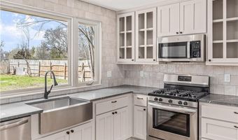 906 SE G St, Bentonville, AR 72712