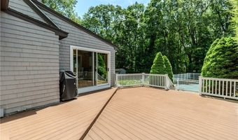 41 Holly Hill Ln, Cranston, RI 02921