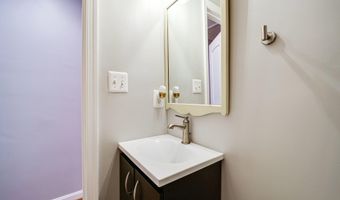 706 W GLEBE Rd, Alexandria, VA 22305