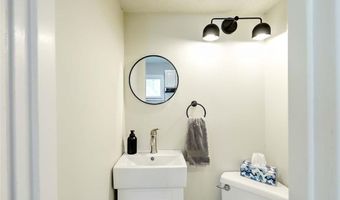 15 Wollaston St, Cranston, RI 02910