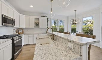 107 Bryan Dr, Beaufort, SC 29902