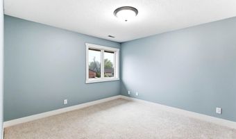 2516 White Oak Dr, Ames, IA 50014