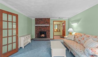 13 Sunnyside Dr, Cumberland, RI 02864