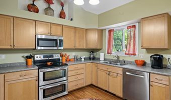 13 Queen St, Barre, VT 05641