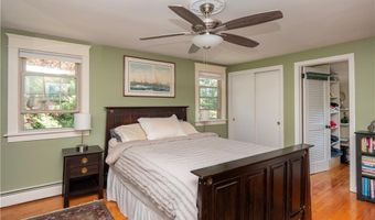 7 Boulevard E, Middletown, RI 02842
