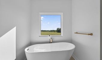 422 NE Lakota Dr, Adrian, MO 64720