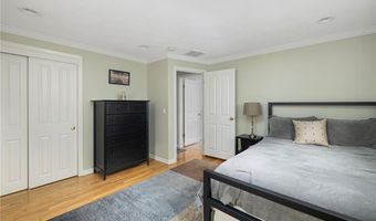 40 Quail Hollow Rd, Cranston, RI 02920