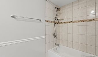 1025 Harper Dr, Algonquin, IL 60102