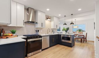 1942 Trail Ridge St, Arlington Heights, IL 60004