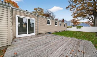 45 Hamden Rd, Cranston, RI 02920