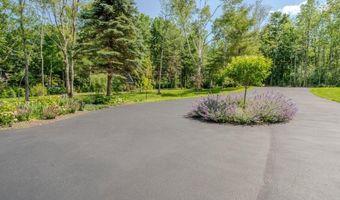 19 Glenview Ln, Belfast, ME 04915