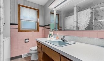 500 W SUNSET Ave, Appleton, WI 54911