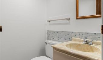 2332 Hidden Meadow Ln, Ballwin, MO 63021