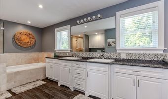 21 Crestwood Rd, Warwick, RI 02886