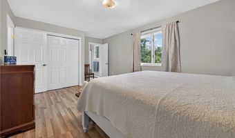 8 SOUTHWEST Rd, Narragansett, RI 02882