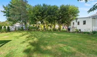 61 School St 2R, Lincoln, RI 02802