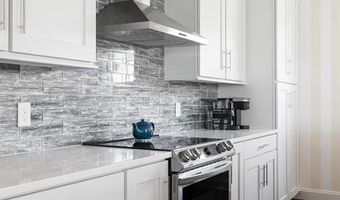 217 Hope St 1, Bristol, RI 02809
