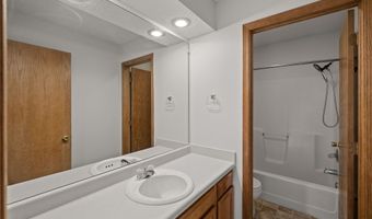 725 11th St SE, Altoona, IA 50009