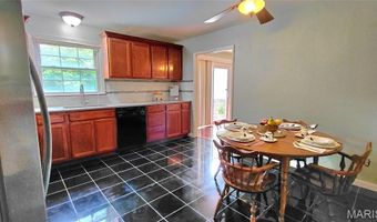 874 Hollyridge Dr, Ballwin, MO 63011