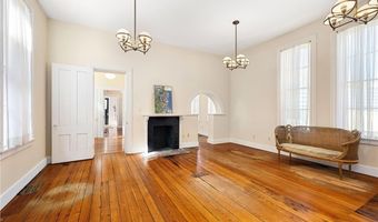 3 Memorial Blvd, Newport, RI 02840