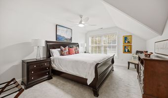 305 Richmond Glen Dr, Cheshire, CT 06410