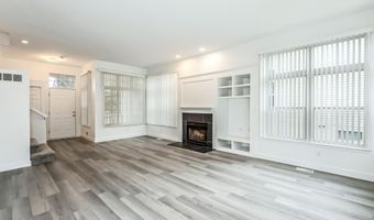 1366 N Bay Dr, Ann Arbor, MI 48103