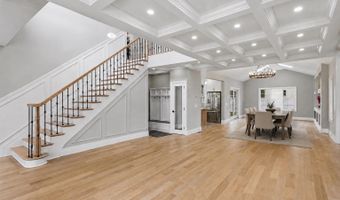 37 Beverly Dr, Albertson, NY 11507