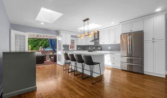46 W 43RD St, Bayonne, NJ 07002