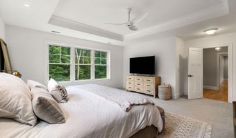 32 Settlers Ct, Bedford, NH 03110