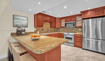 20351 W Country Club Dr TH17, Aventura, FL 33180