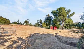 33201 Barber Rd, Agua Dulce, CA 91390