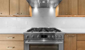 76 Warren Ave, Middletown, RI 02842