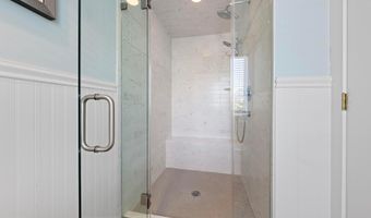 10 11TH St, Beach Haven, NJ 08008