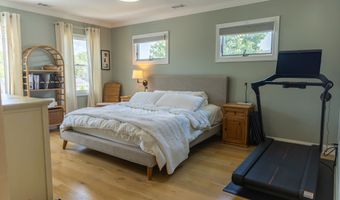 18 Waverly Rd, Branford, CT 06405