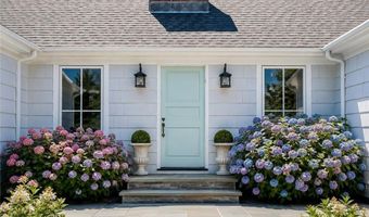 124 Harrison Ave, Newport, RI 02840
