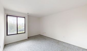 5 Southcreek Ct C, Amherst, NY 14051