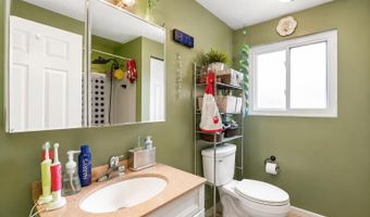 939 Liberty St, Algonac, MI 48001