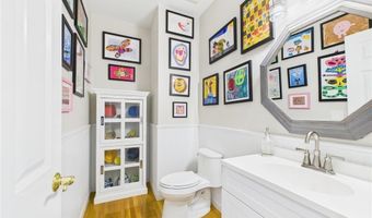 30 Taggart Ct, East Greenwich, RI 02818