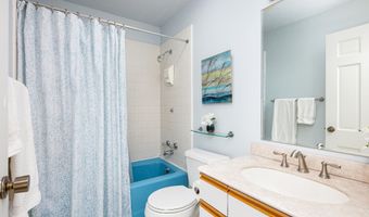 3949 Waldenwood Dr, Ann Arbor, MI 48105