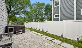 1810 N RIDGE Ave, Arlington Heights, IL 60004