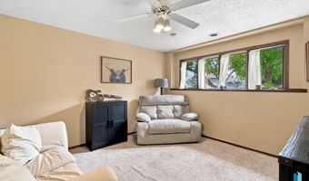 900 E Magnolia Dr, Brandon, SD 57005