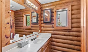 11597 Corp Ranch Rd, Ashland, OR 97520